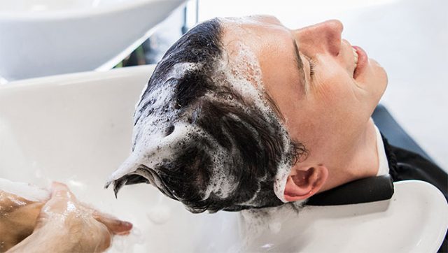 頭皮トラブルで悩む男性は多い…ヘッドスパで頭皮環境は改善できる